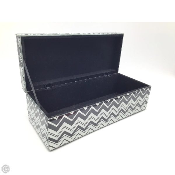 Jewelry Case By Clothes Mentor, Size: Xlarge For Cheap