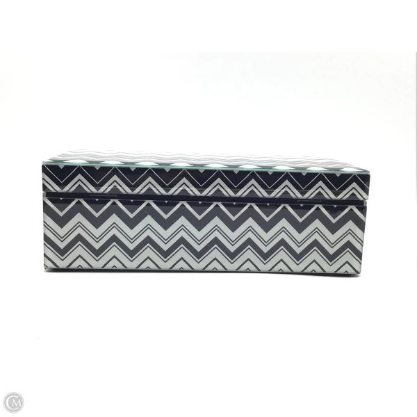 Jewelry Case By Clothes Mentor, Size: Xlarge For Cheap - Image 4