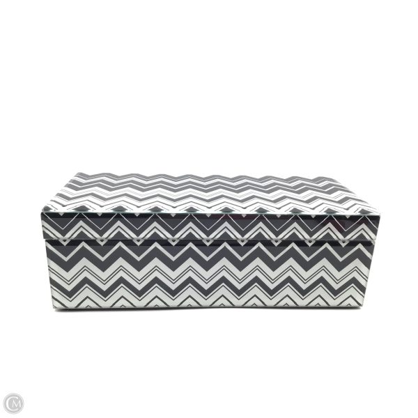 Jewelry Case By Clothes Mentor, Size: Xlarge For Cheap - Image 2